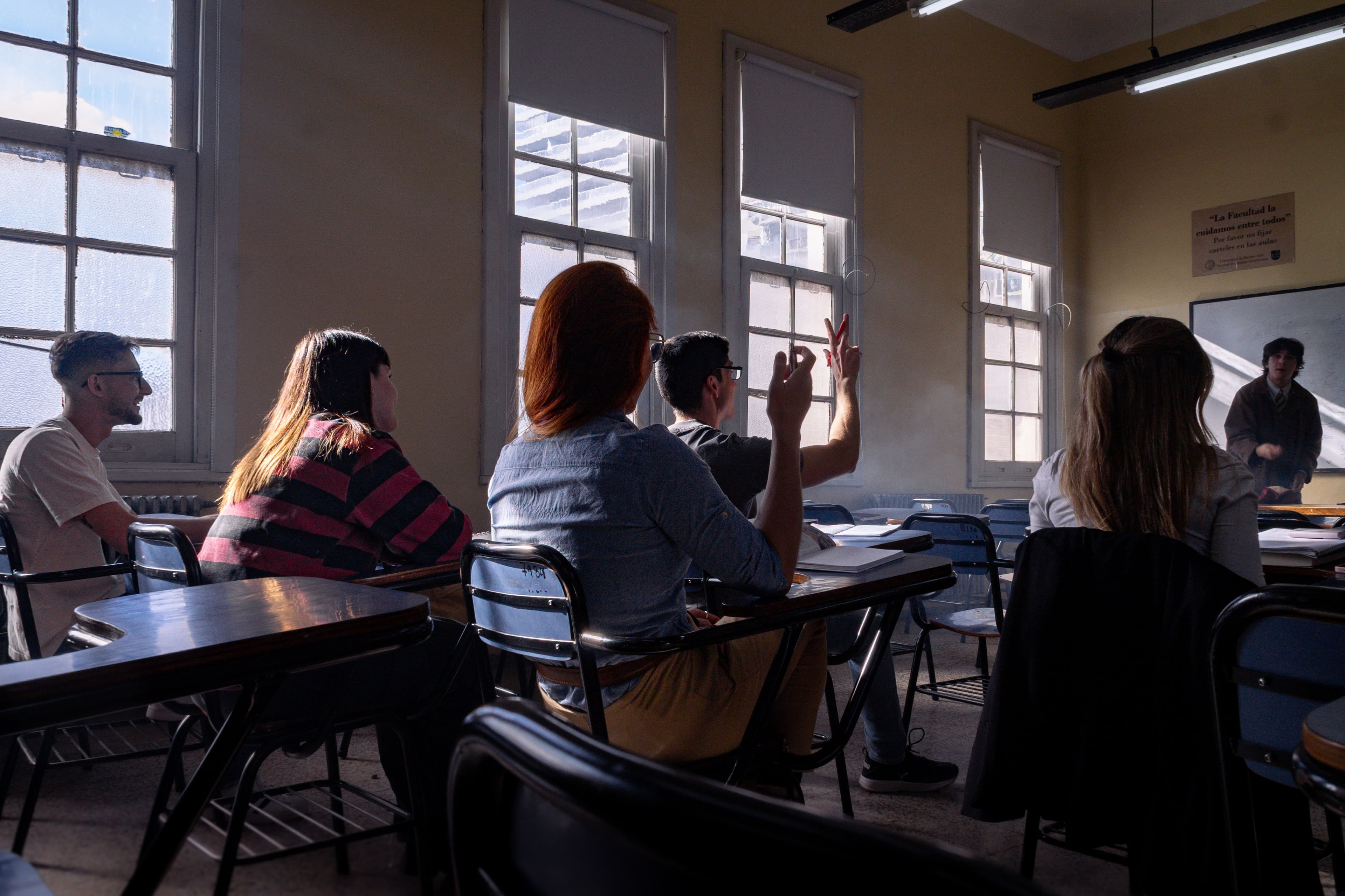 Estudante do Ensino Médio durante uma aula presencial de um itinerário Fab&Elo